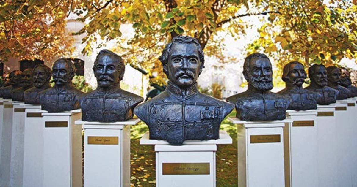 az aradi vertanuk ozvegyeirol borit